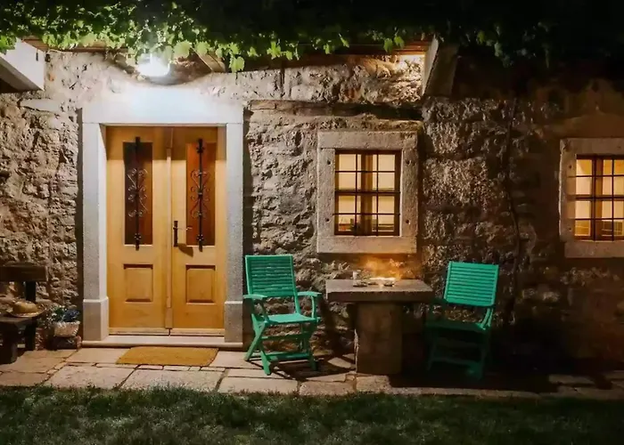 Villa Opulent With Sauna In The Heart Of Karst