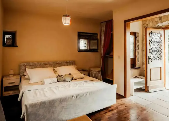 Villa Opulent With Sauna In The Heart Of Karst Dutovlje